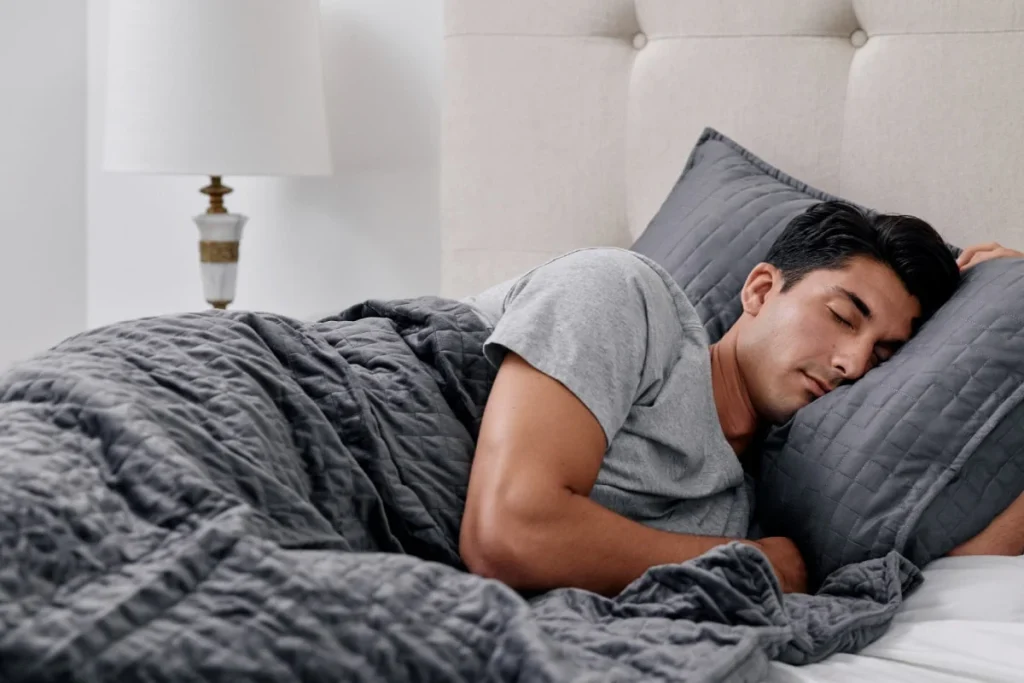 Manta lastrada diseñada para mejorar el descanso y crear un ritual de sueño reparador.